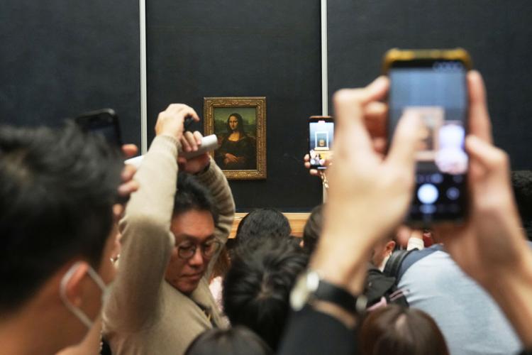 Louvre Heist Sparks Global Fame for France’s Crown Jewels