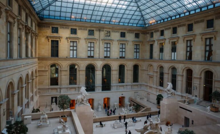 Louvre Museum Shuttered Following Sunday Morning Theft