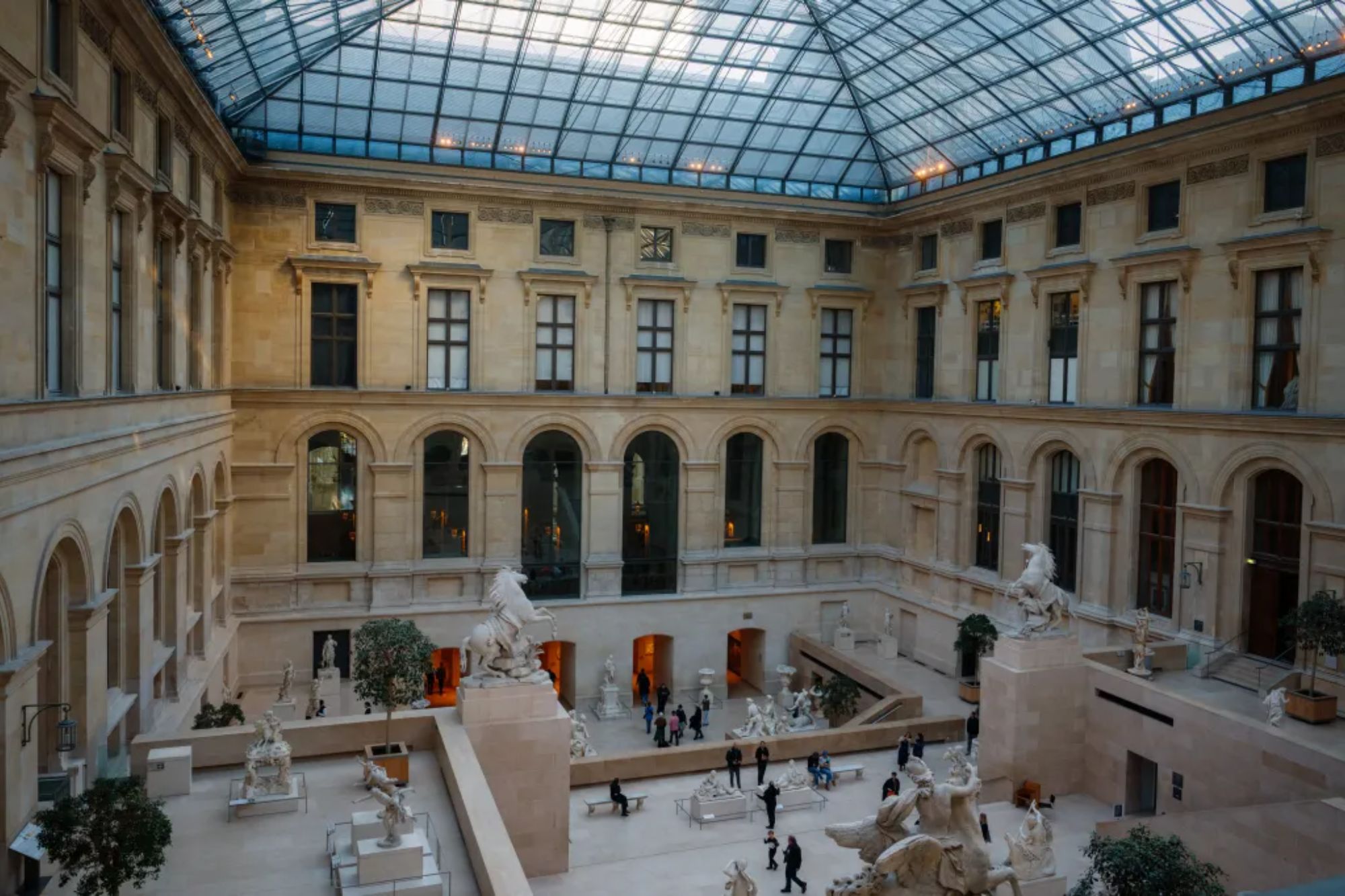 Louvre Museum Shuttered Following Sunday Morning Theft