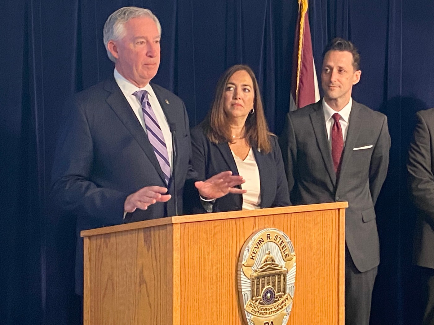 Montgomery County Grand Jury Issues Urgent Report on Smoke Shops