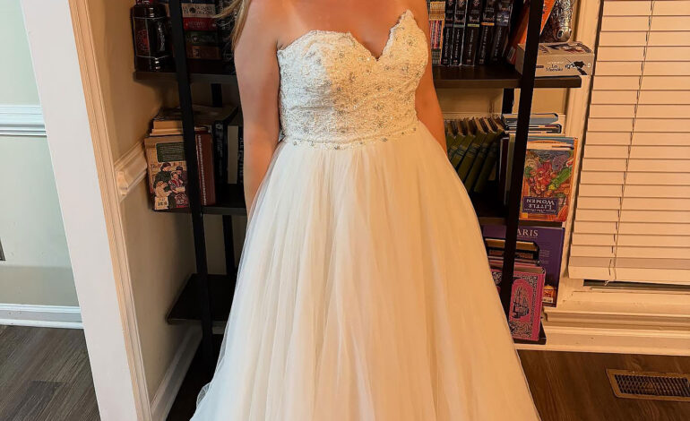 Mykelti Brown Reunites with Wedding Dress After Losing 100 Pounds