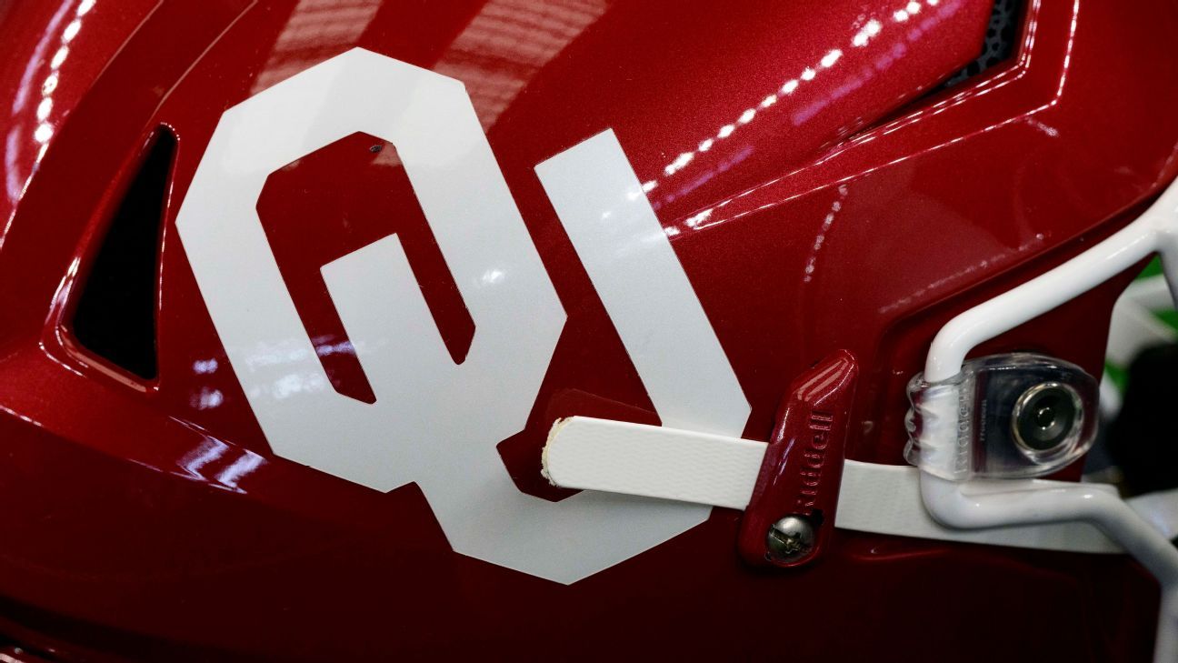 Oklahoma Receiver Keontez Lewis Hospitalized After Head Injury