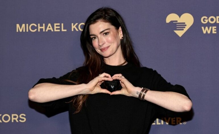 Sabrina Carpenter ‘Arrests’ Anne Hathaway at NYC Concert