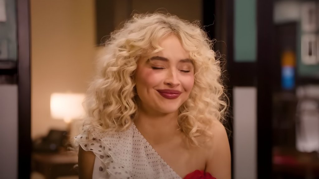 Sabrina Carpenter Transforms into Carrie Bradshaw for SNL Promo