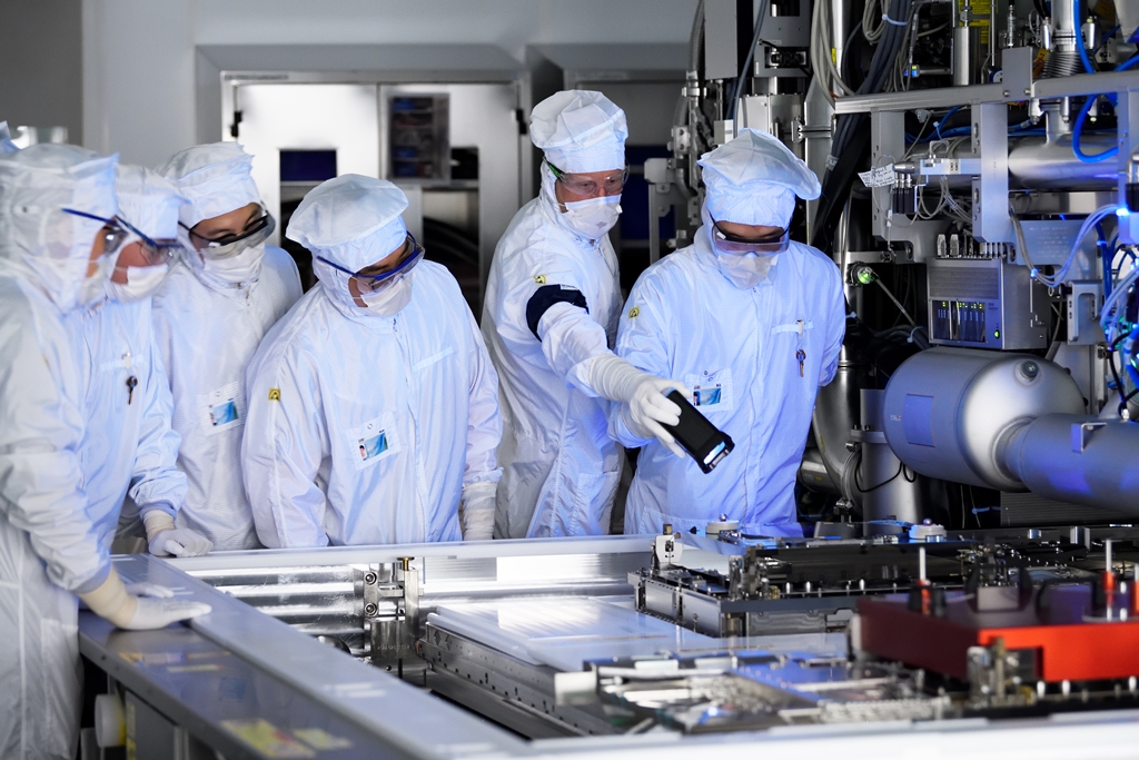 Samsung Invests $773 Million in ASML to Boost Chip Manufacturing