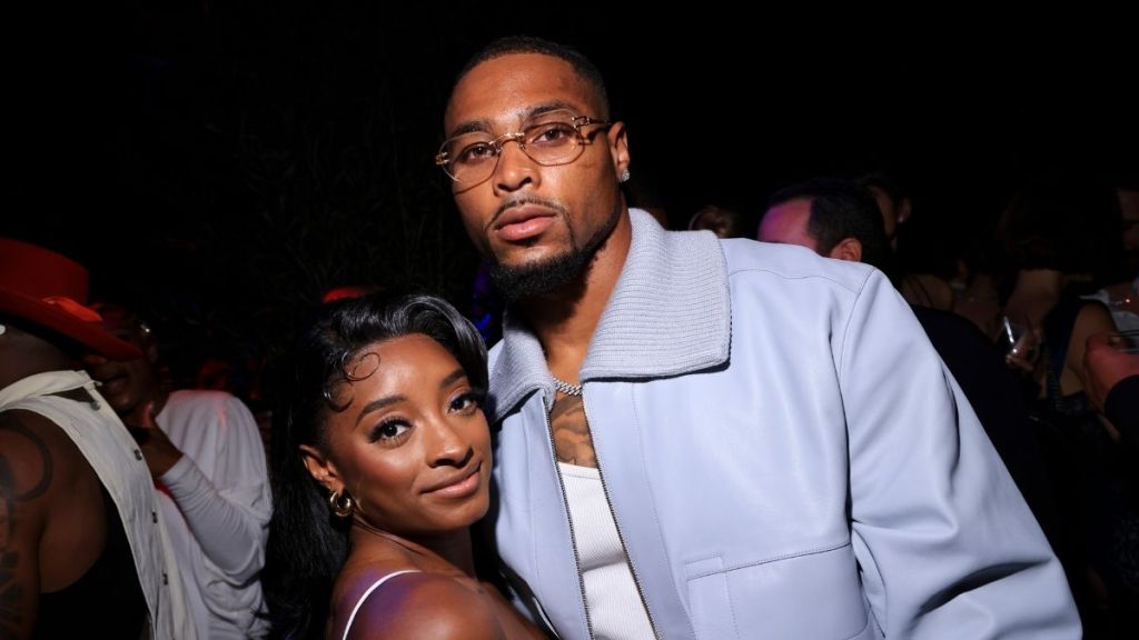 Simone Biles & Jonathan Owens’ Viral PDA Sparks Mixed Reactions