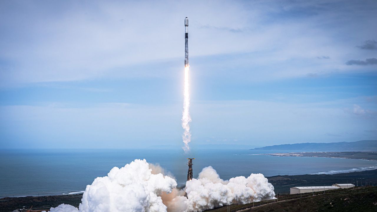SpaceX Launches 10,000th Starlink Satellite Today