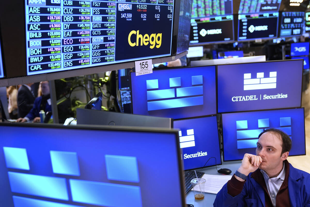 Stock Market and Economics: A Divergent Viewpoint Explored