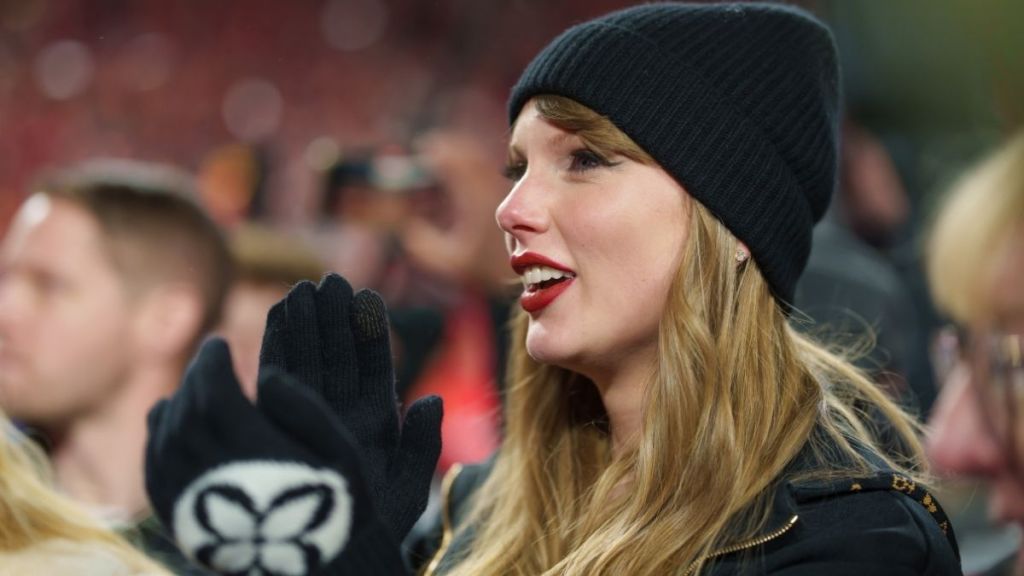 Taylor Swift Stuns in Mini Dress at NFL Game, Fans Declare ‘Queen of Chiefs’