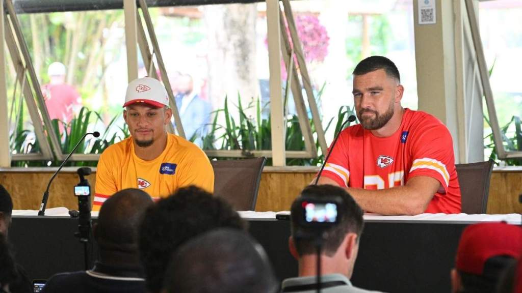 Travis Kelce Urged to Keep Peace with Mahomes After Outburst