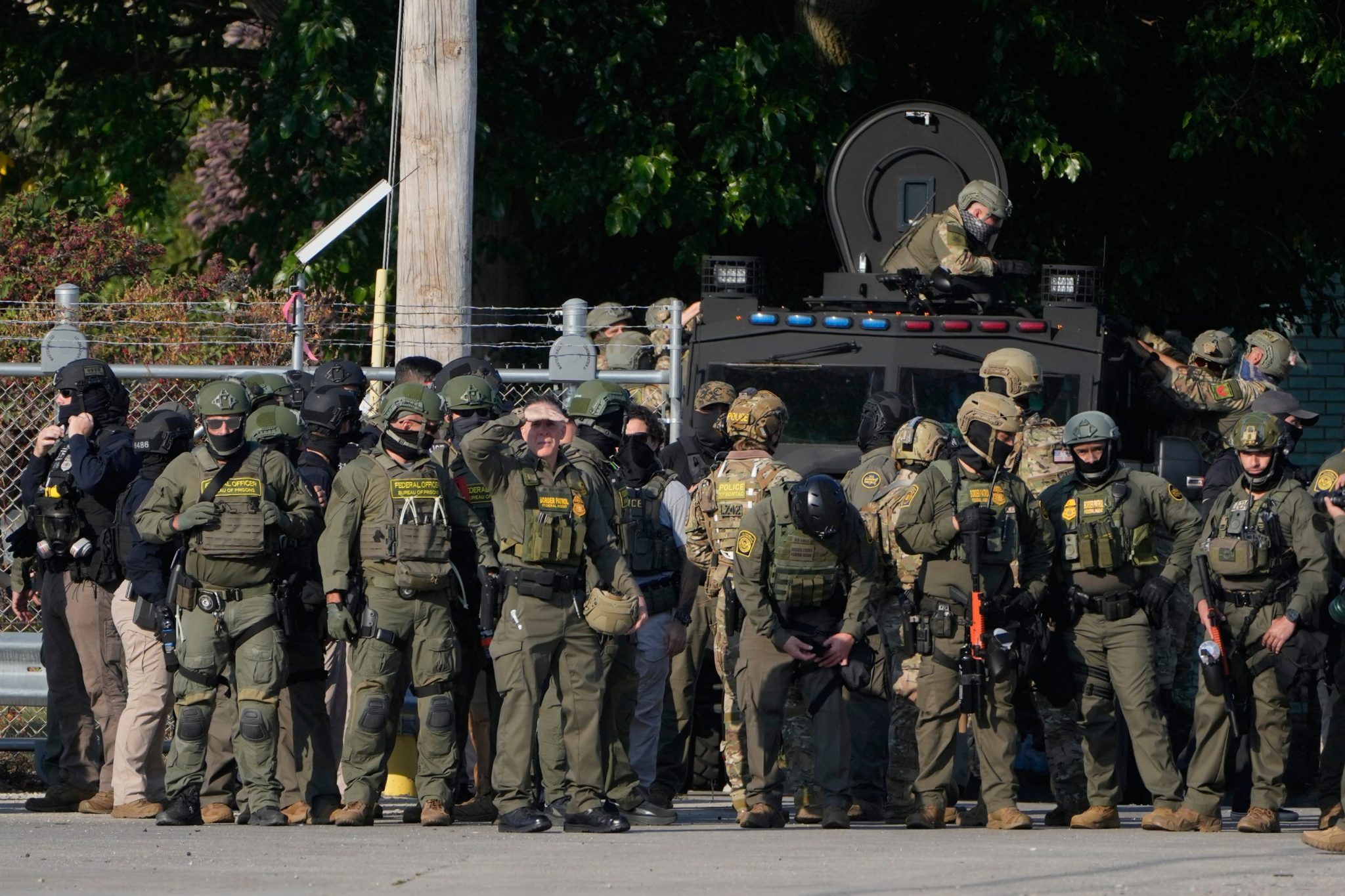 Trump Federalizes 300 Illinois National Guard Members Amid Tensions