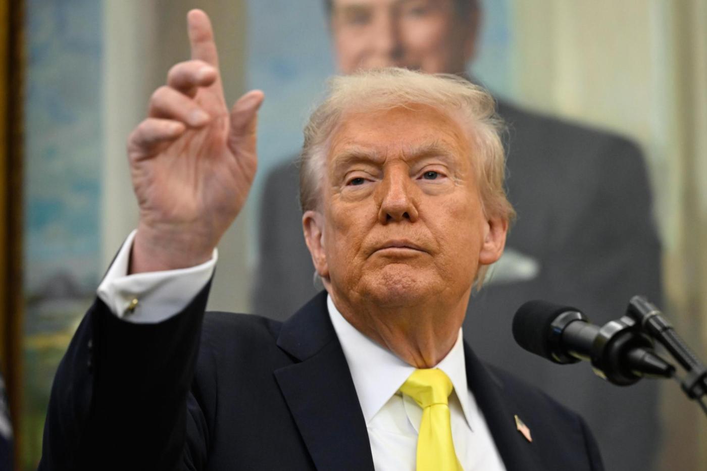 Trump Urged to Compromise with Democrats Amid Shutdown Crisis