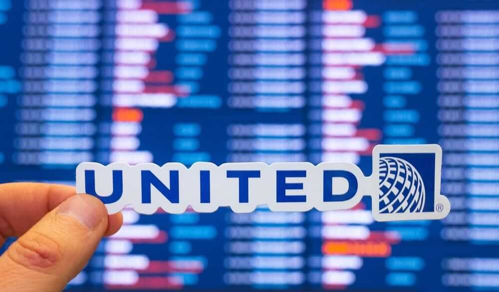 United Airlines Set to Reveal Q3 Earnings Amid Mixed Forecasts