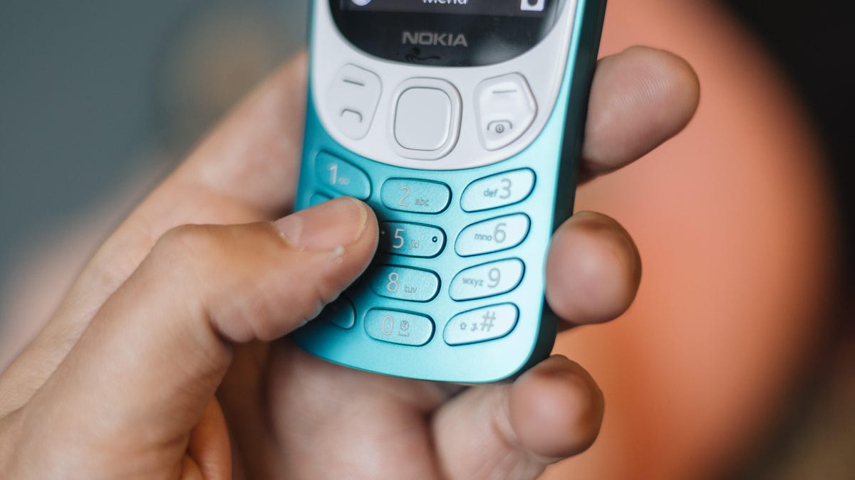 Urgent Alert: US Border Searches Surge, Consider Burner Phones Now