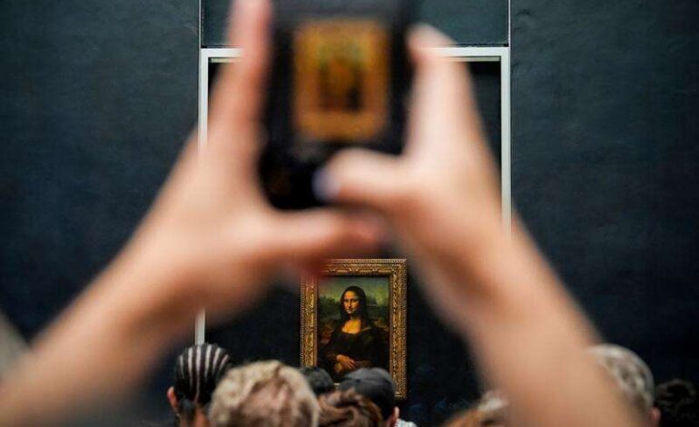 URGENT: Thieves Steal Nine Treasures from Louvre in Daring Heist