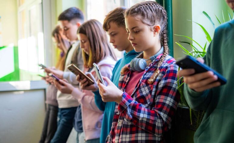 US Lawmakers Introduce GUARD Act to Safeguard Minors from AI Chatbots