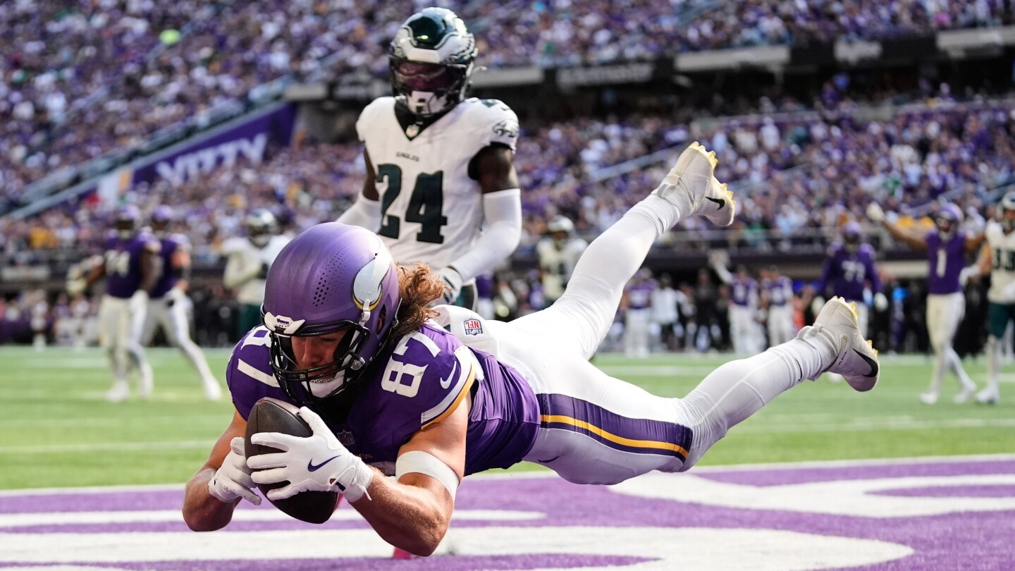 Vikings Fall to Eagles 28-22, Struggle in Red Zone Costs Victory