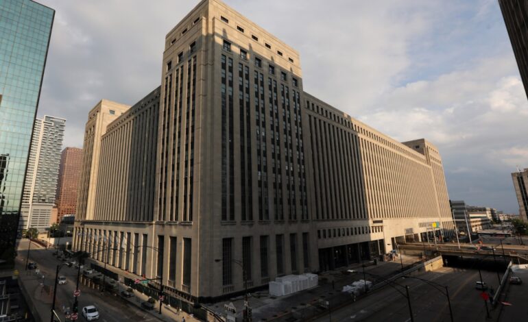 Walgreens to Vacate Chicago’s Old Post Office by January 2026