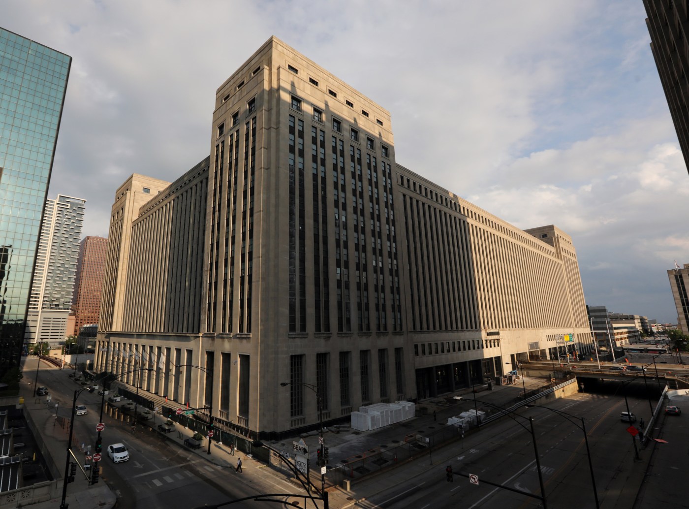 Walgreens to Vacate Chicago’s Old Post Office by January 2026