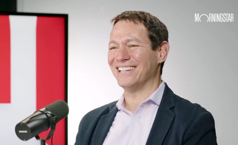 Weakening Dollar Influences Investment Strategies in 2025