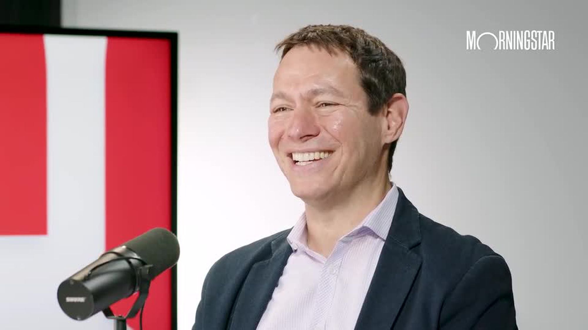 Weakening Dollar Influences Investment Strategies in 2025