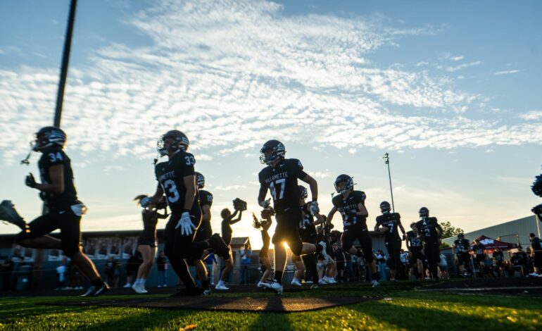 Willamette Secures 19-10 Win Over West Salem, Leads District