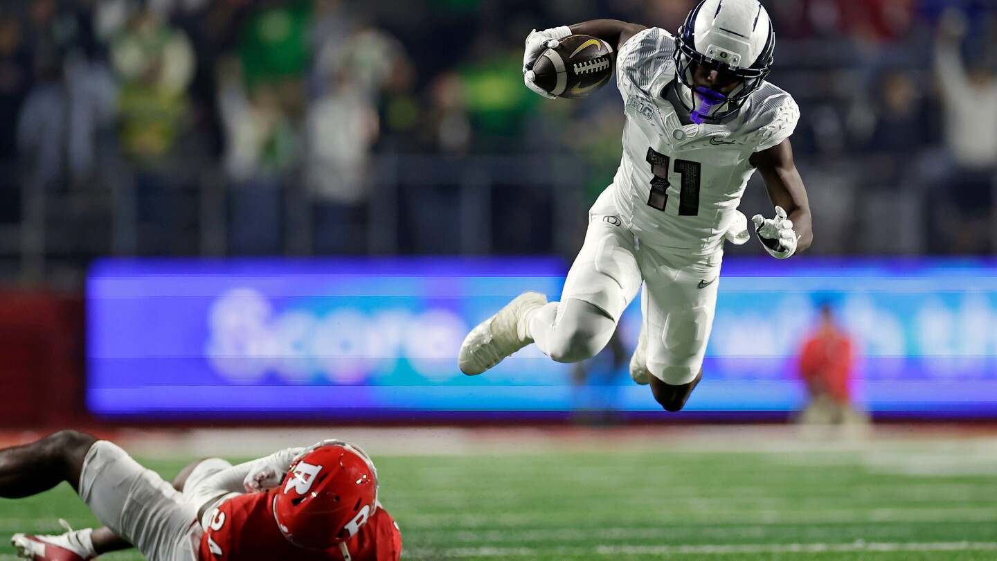 Wisconsin Badgers Face No. 6 Oregon Amid 5-Game Losing Streak