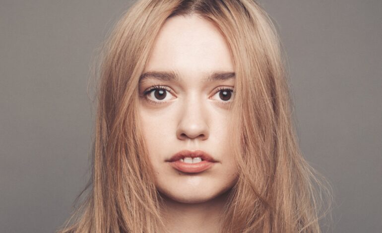 Aimee Lou Wood Shares Support from Angelina Jolie on Set