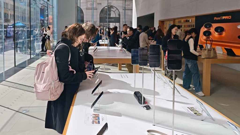 Apple Delays iPhone 18 Launch to 2027, Introduces New Strategy