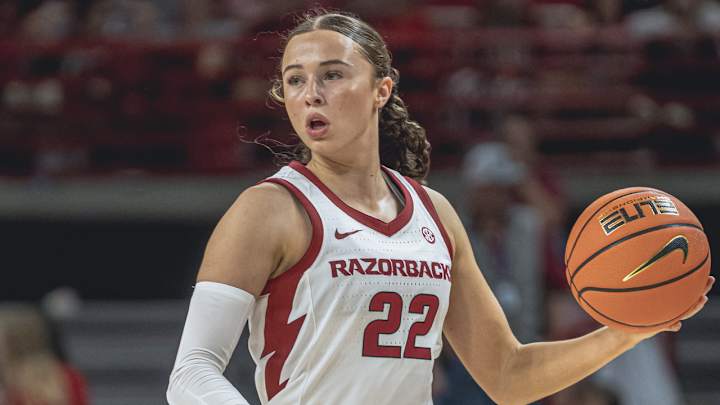 Arkansas Freshman Bonnie Deas Shines in SEC Basketball Debut