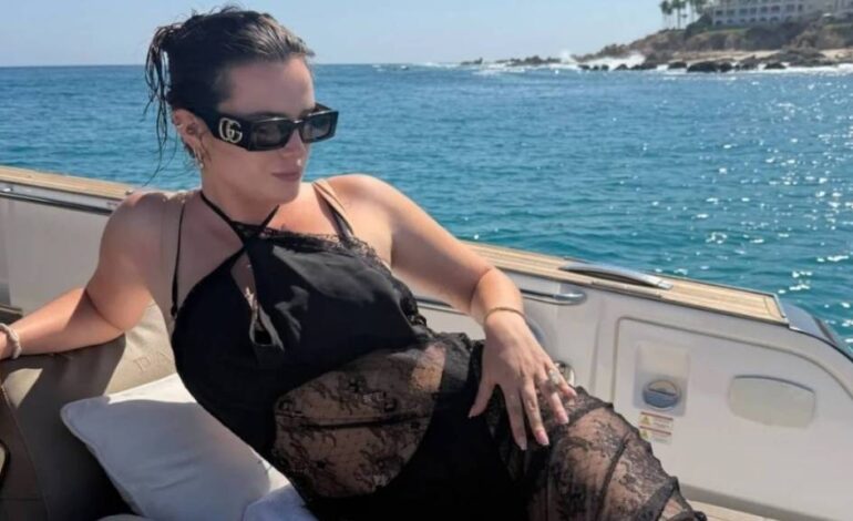 Bella Thorne Dances in Stylish Bikini on Boat – Must Watch!