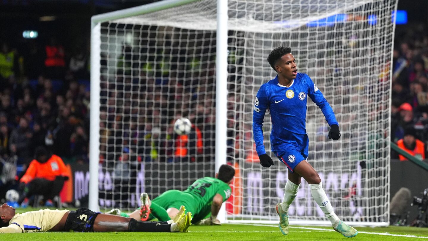 Chelsea Triumphs 3-0 Over Barcelona; Estevão Shines with Goal