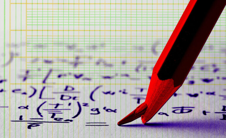 Expert Links Decline in Student Test Scores to Laptop Use