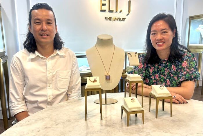 Gold Prices Soar to $4,400, Jewelers Face Tough Decisions Now