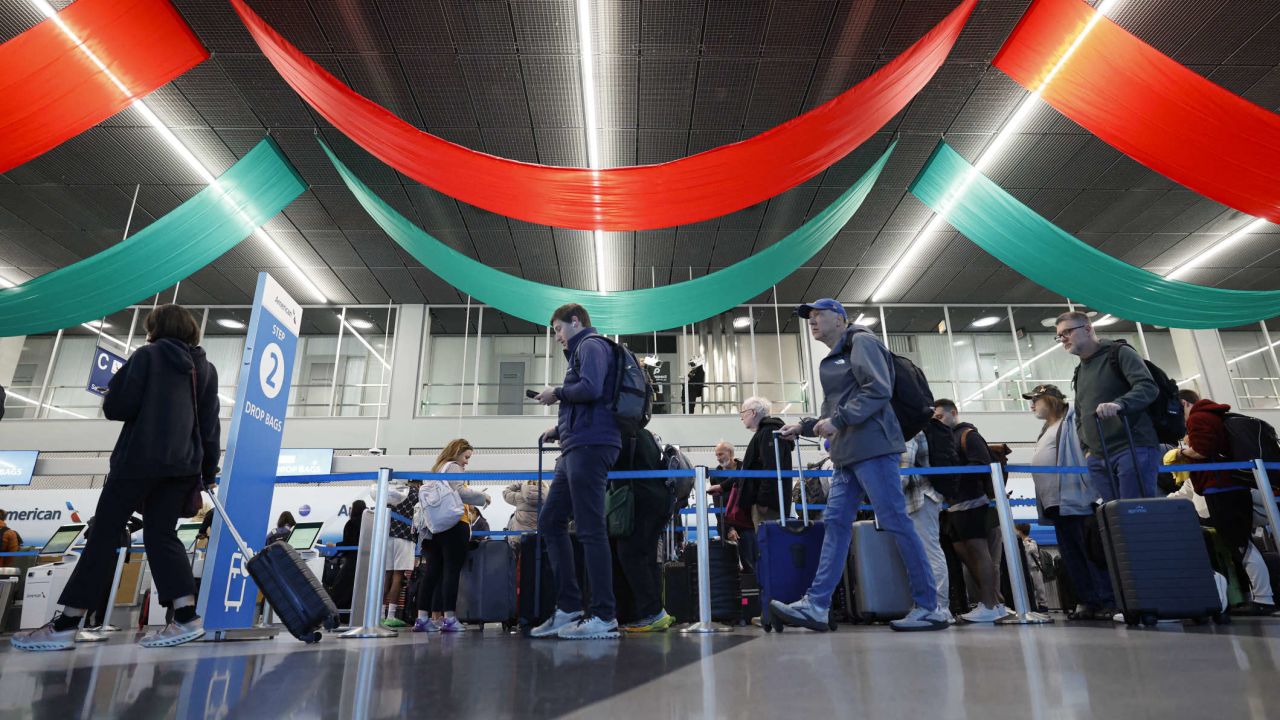 Government Shutdown Disrupts Air Travel, Leaves Passengers Stranded