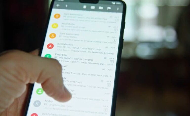Holiday Shoppers Urged to Guard Against Rising AI Scams