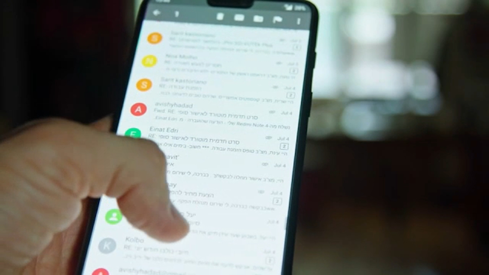 Holiday Shoppers Urged to Guard Against Rising AI Scams