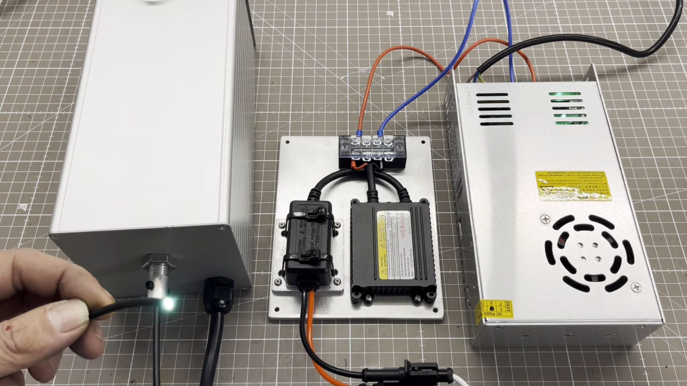 Innovator Builds Versatile Xenon Lamp for Enhanced Spectroscopy