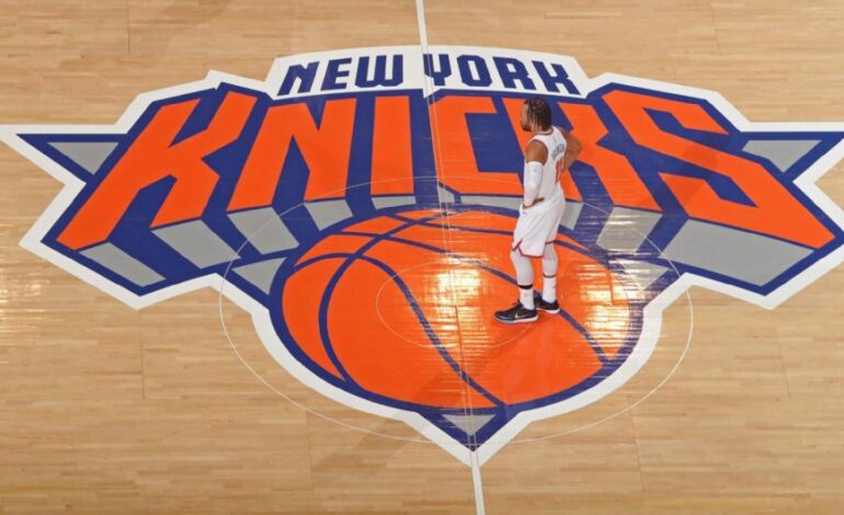 Jalen Brunson Injured as Knicks Fall to Magic, Crutches Seen