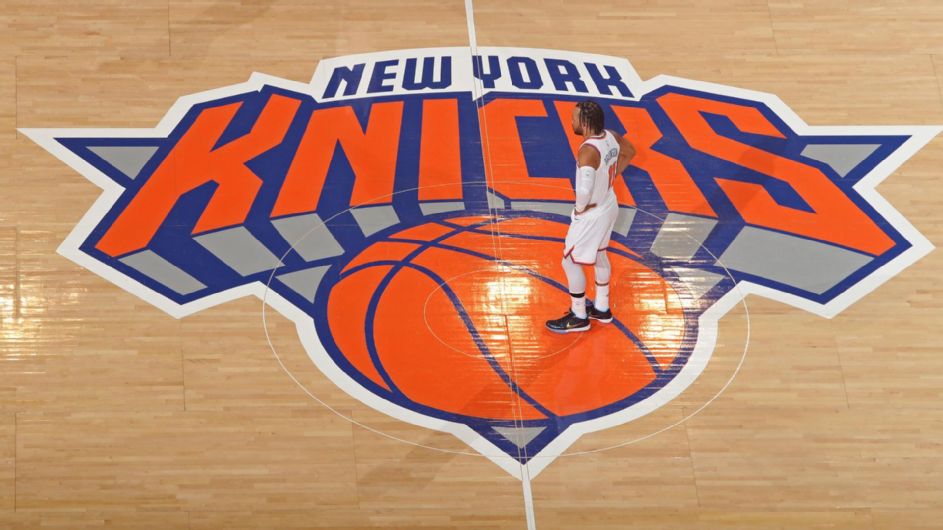 Jalen Brunson Injured as Knicks Fall to Magic, Crutches Seen