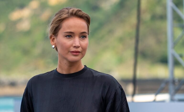 Jennifer Lawrence Reveals Why She Avoids Political Commentary