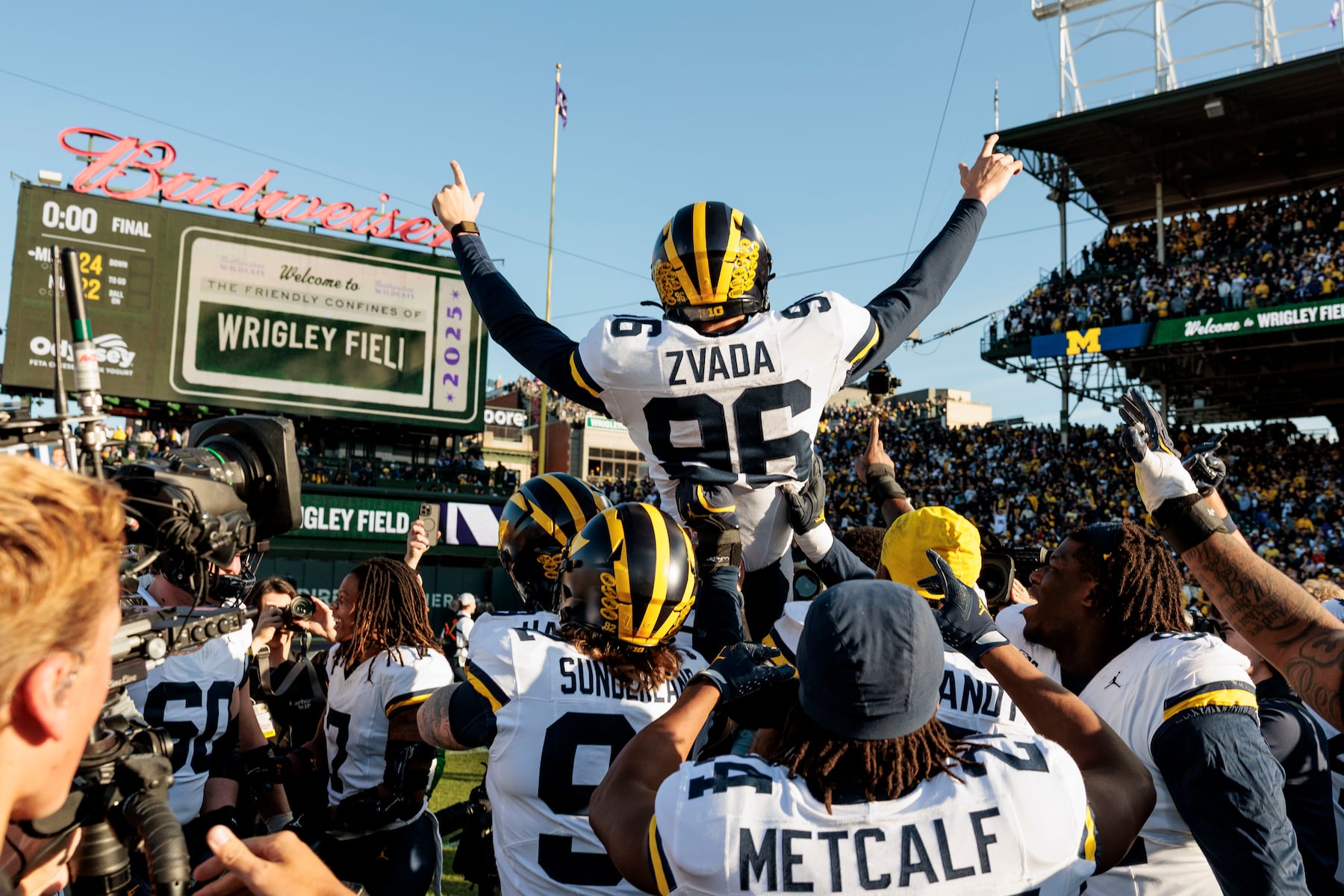Michigan Edges Northwestern 24-22 with Last-Second Field Goal