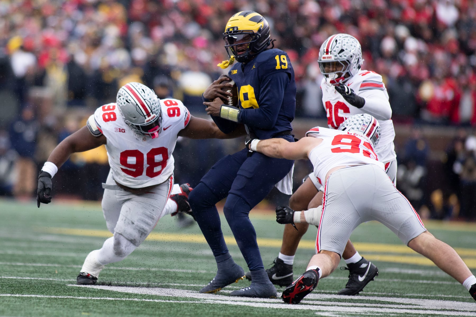 Michigan’s Bryce Underwood Struggles Against Ohio State Defense in Loss