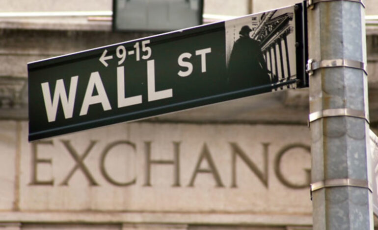 Nasdaq, S&P 500 Set for Declines as Tech and Crypto Struggle