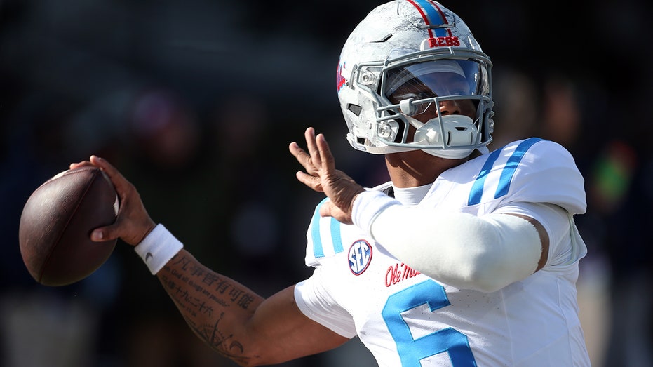 Ole Miss Jerseys Stolen by Mississippi State Fans Before Egg Bowl