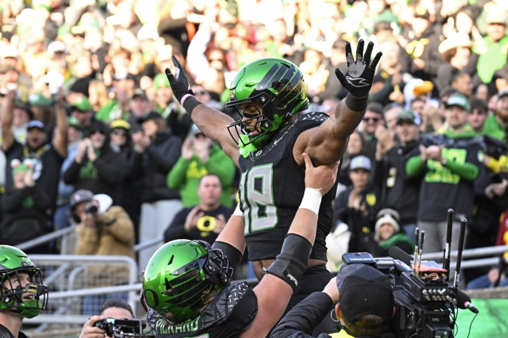Oregon Surges to No. 5 in AP Top 25; Ohio State Holds No. 1