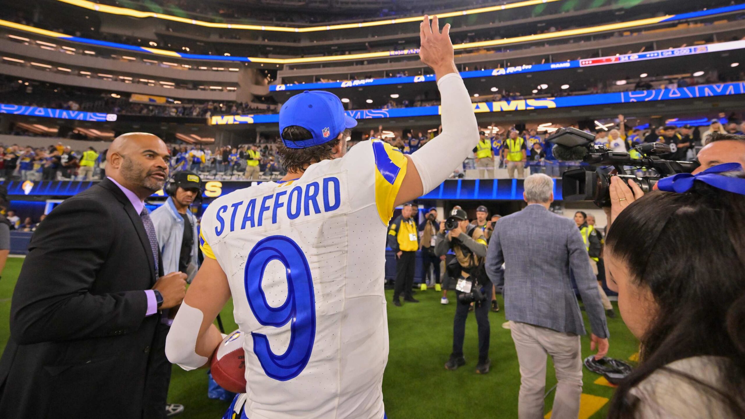 Rams Dominate Buccaneers 34-7, Stafford Shines in Bounce Back