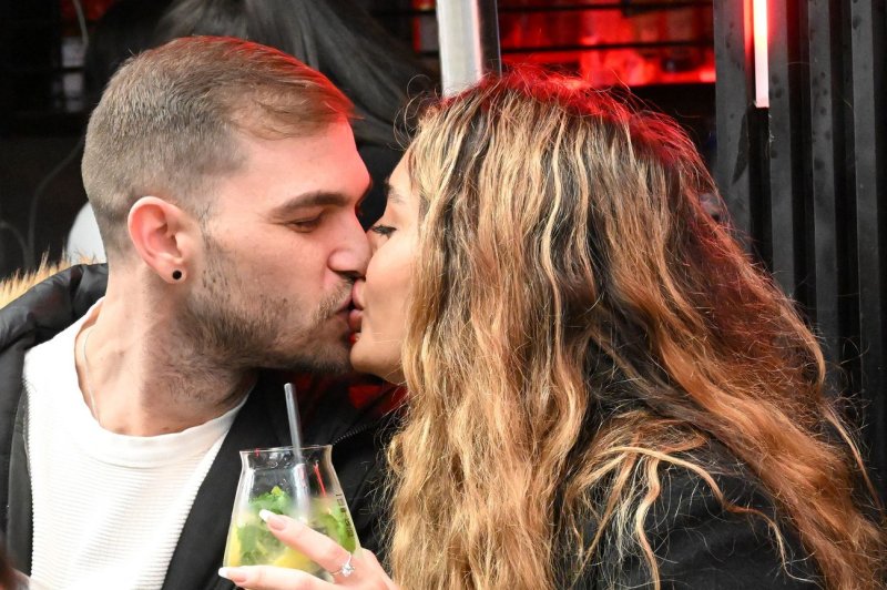 Researchers Discover Kissing Originated 20 Million Years Ago