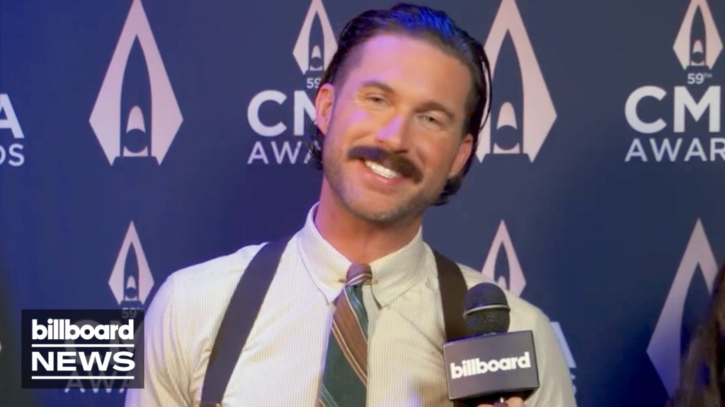 Riley Green Celebrates Triple Win at CMA Awards 2025