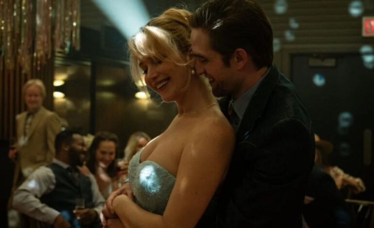 Robert Pattinson Denies ‘Spooning’ Incident with Jennifer Lawrence